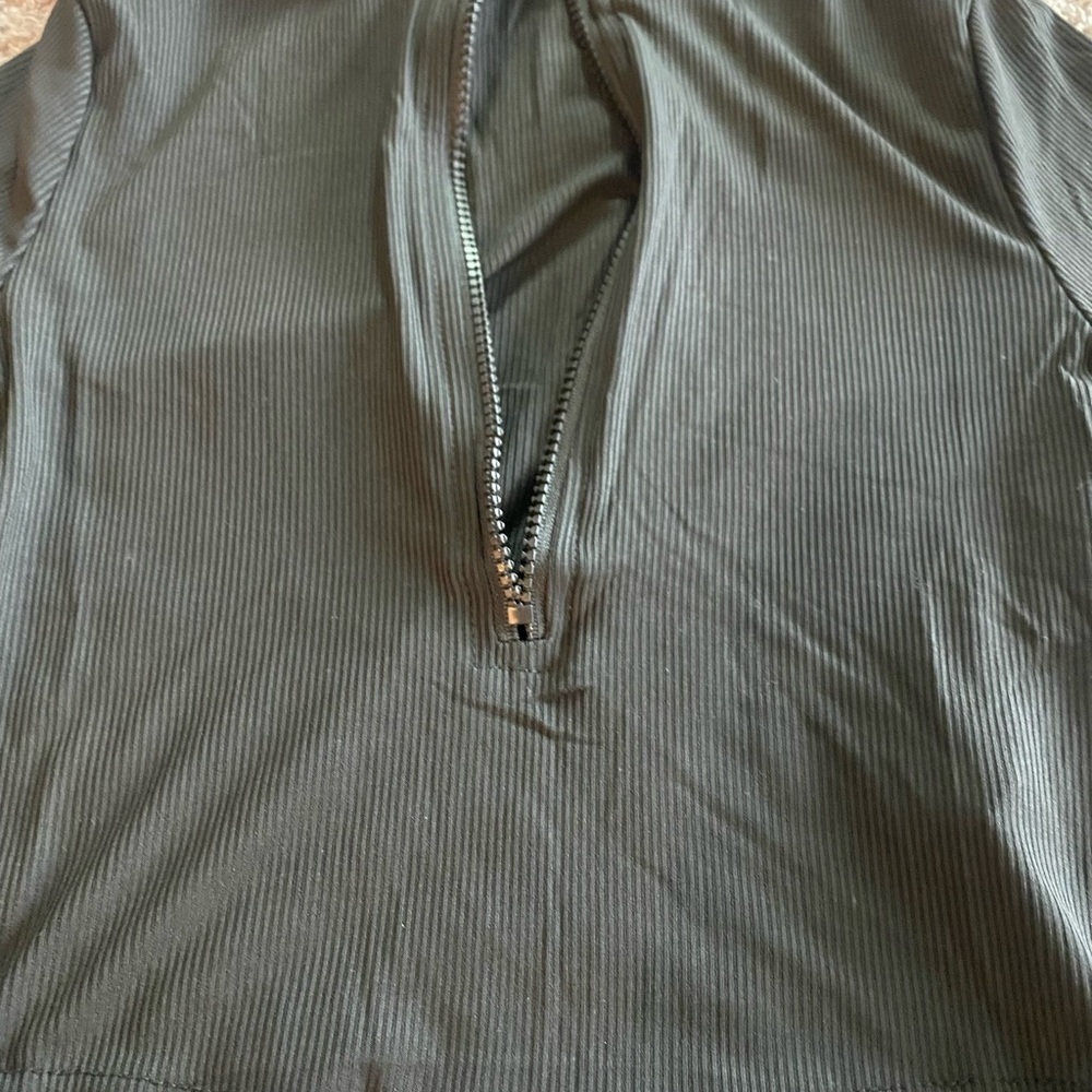 💥Women’s Ribbed Cropped Halzip Sweater - Picture 3 of 7